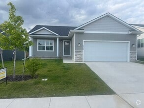 Building Photo - Great single family home!