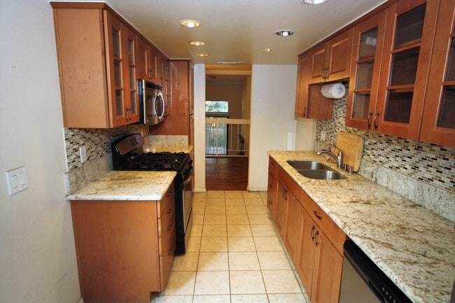 Building Photo - 2925 Wellesley Ct