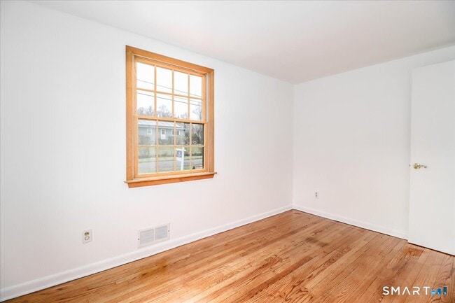 Building Photo - 10 Bonnybrook Dr