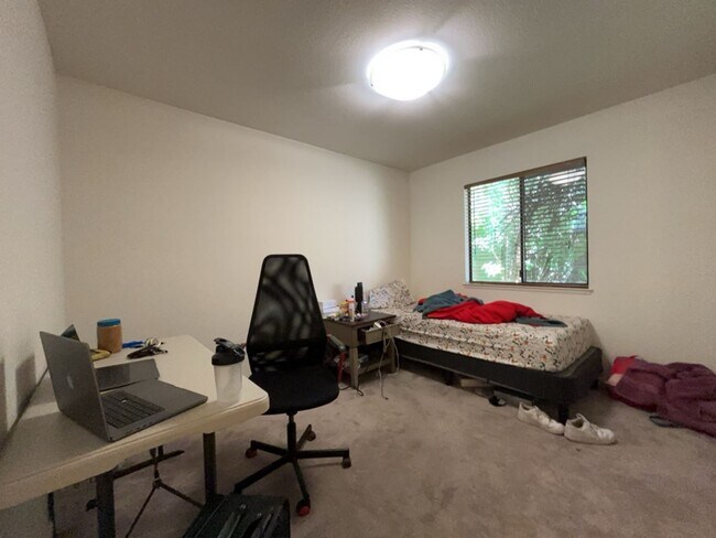 Building Photo - 3 bedroom North Davis townhome available f...