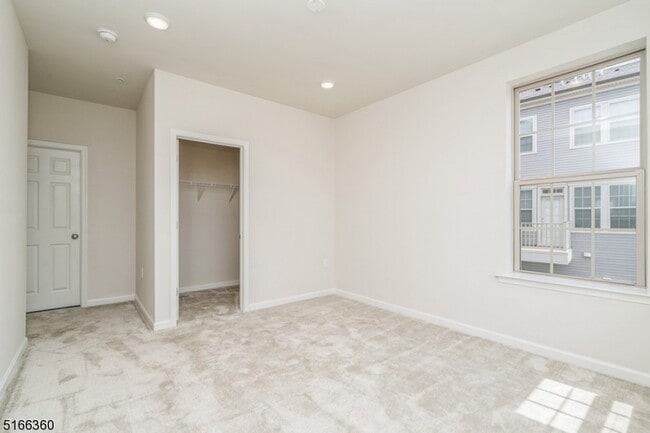 Building Photo - 43 S Davenport St