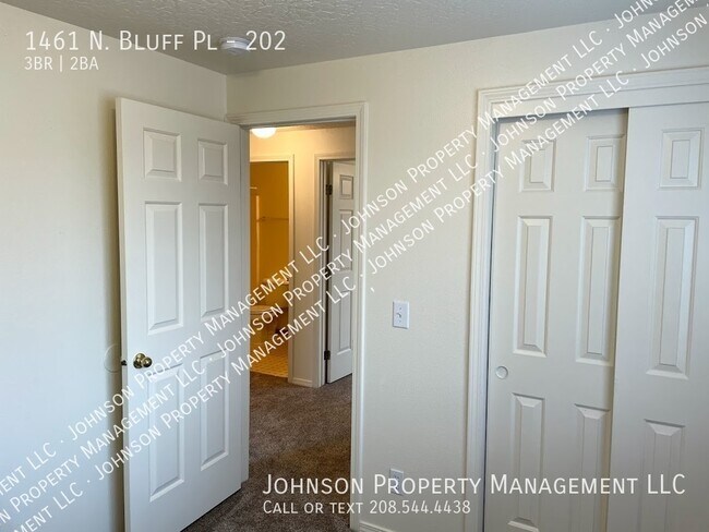 Building Photo - 1461 N Bluff Pl