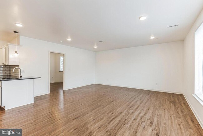 Building Photo - 6157 Ridge Ave