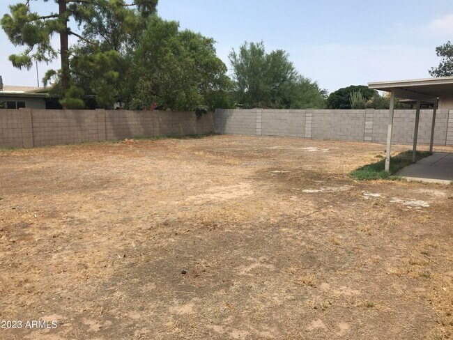 Building Photo - 2316 W Larkspur Dr