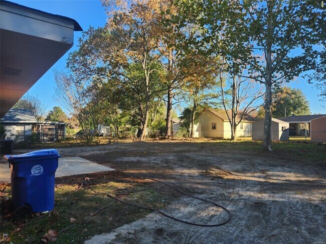 Building Photo - 122 Debra Dr