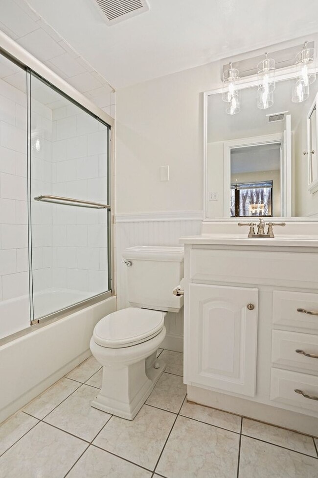 Building Photo - Beautiful One Bedroom in the Heart of Foggy Bottom| Water and Gas Included!