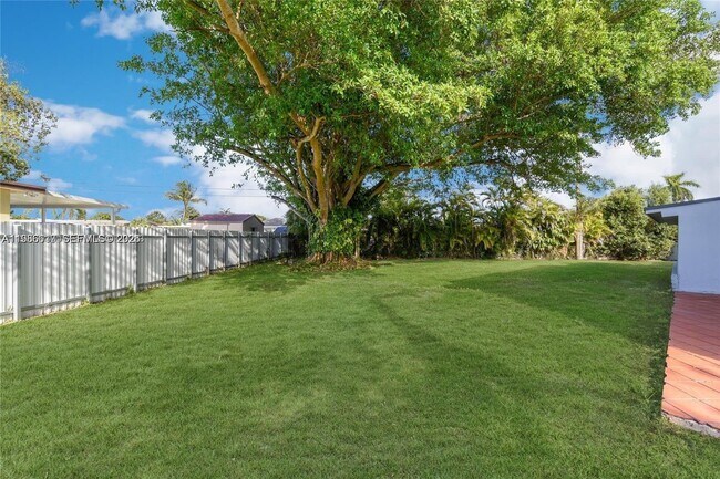 Building Photo - 9005 SW 56th St