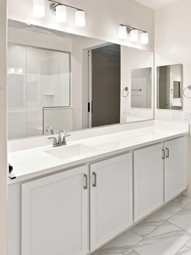 Building Photo - Luxury SMART HOME For Rent!