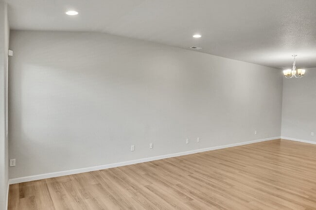 Building Photo - $2,300.00 - 3 Bedrooms, 2.5 Bathroom, Town...