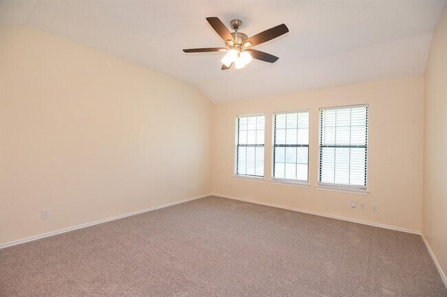 Building Photo - 1013 Ramble Creek Dr