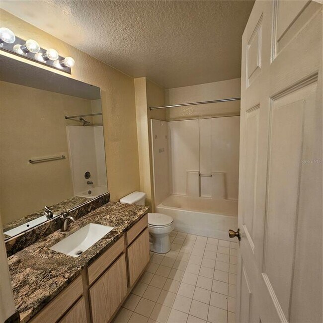 Building Photo - 5483 Vineland Rd