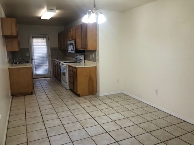 Building Photo - 3703 Eagle Crest Dr