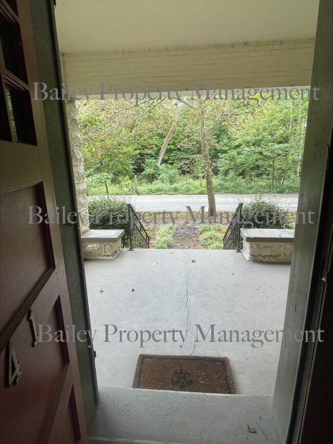 Building Photo - 2541 Cherokee Pkwy