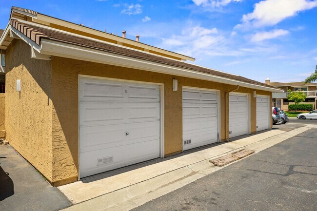 Building Photo - 2 bed 2 bath centrally located in Rancho B...