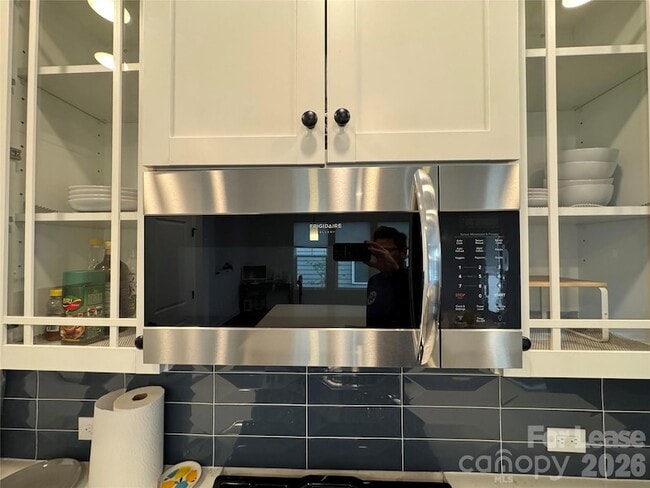 Building Photo - 335 Ladybird Ln