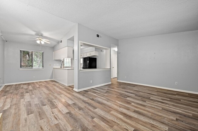 Building Photo - 8910 Little Walnut Pkwy