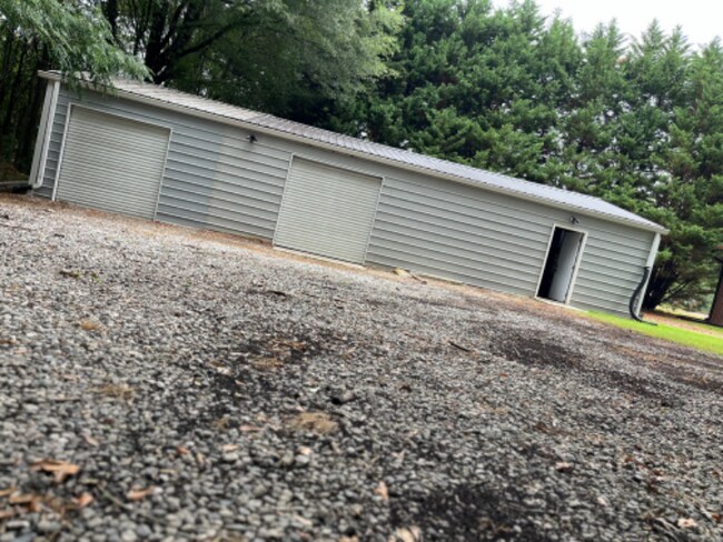 Building Photo - 681 N Cherokee Rd