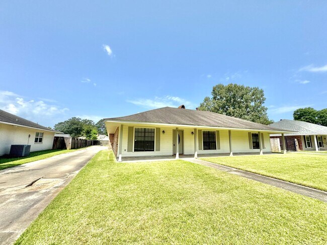 Building Photo - 5016 Five Frks Dr