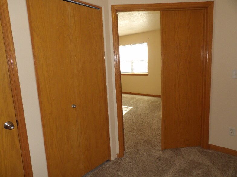 Building Photo - 7367 Carlin Grv