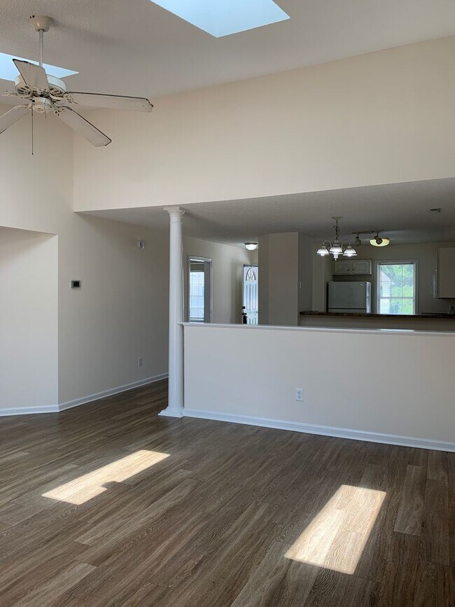 Building Photo - 2 Bedroom, 2 Bath Condo in Holton Place - ...