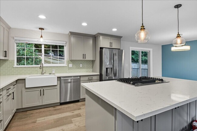 Building Photo - 4bd/2.5ba Woodinville