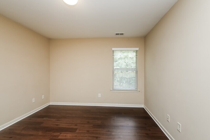 Building Photo - 6025 Gladiola Way