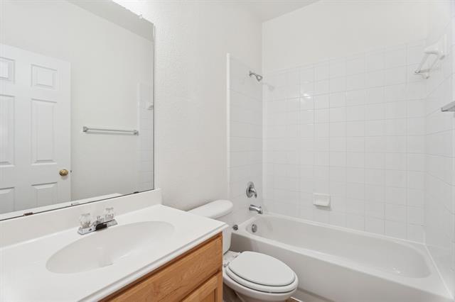 Building Photo - 11001 La Grange Dr