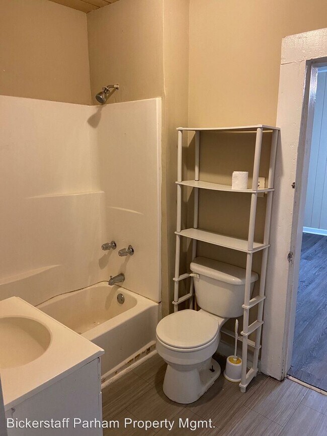 Building Photo - 2 br, 1 bath House - 2406 Clover Lane