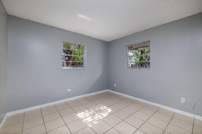 Building Photo - 917 SE Nassau Ave
