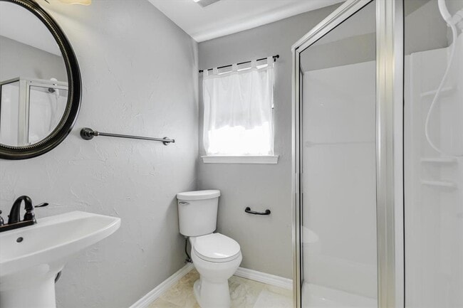 Building Photo - 106 Agarita Dr