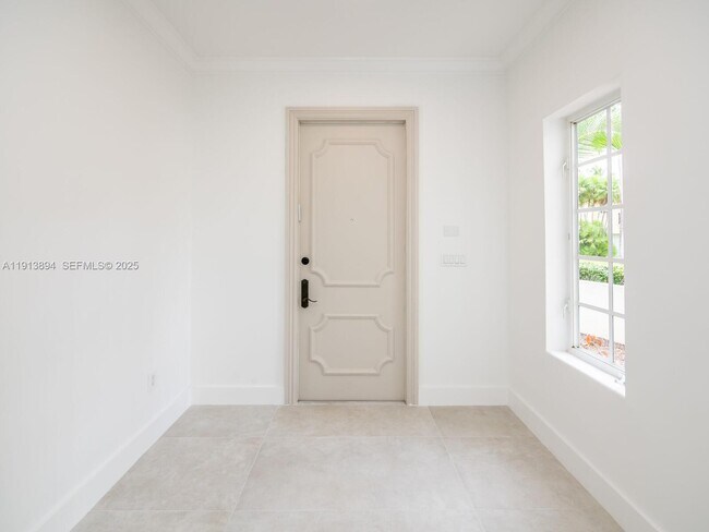 Building Photo - 20729 NE 32nd Ave