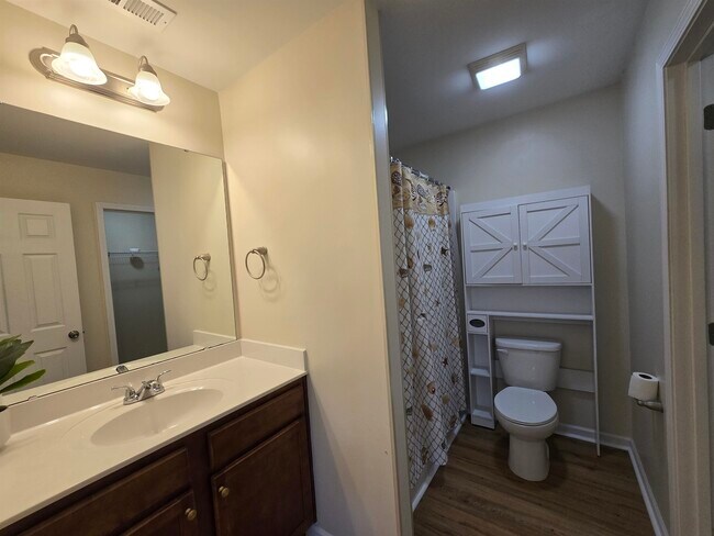 Building Photo - 1328 Valor Rd