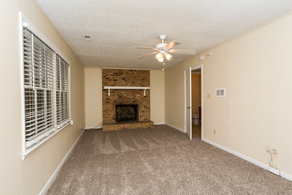 Building Photo - 2115 Pine Knoll Cir NE