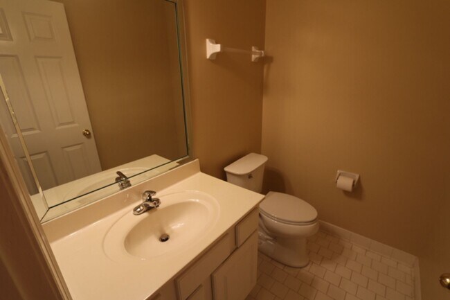 Building Photo - EXECUTE LIVING IN PRIVATE COMMUNITY