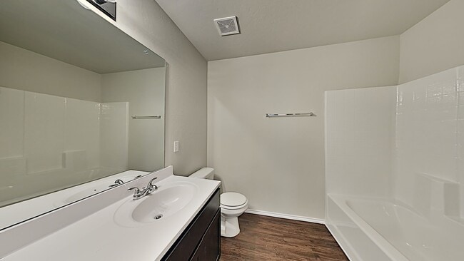 Building Photo - Very Nice 4 Bedroom 2 Bath Home in Yukon Schools.