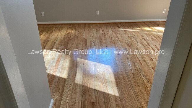Building Photo - Lovely 4 Bedroom 3 Bath Home in South Roanoke