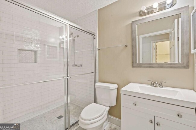 Building Photo - 611 Barrington Hills Dr