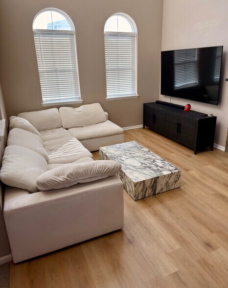 Building Photo - 3291 Cascina Cir