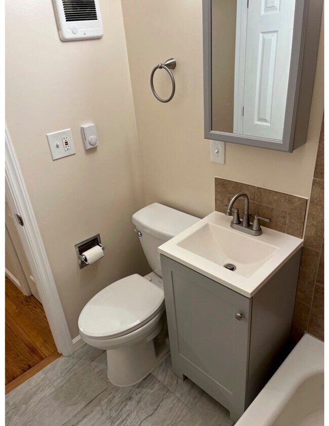 Building Photo - Fully Updated 1 Bed/1 Bath! Great Ballard ...