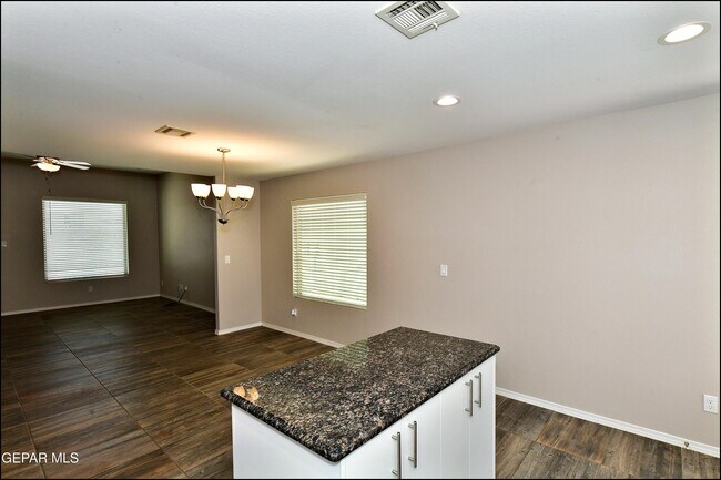 Building Photo - 963 Aircoupe Way