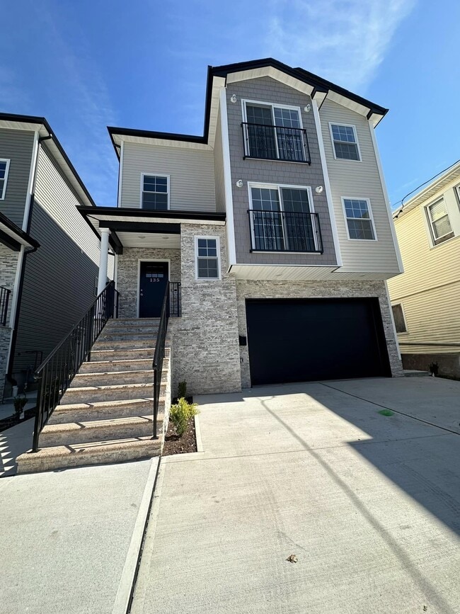 Building Photo - 135 Court St