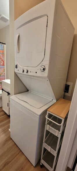 Building Photo - 405 Blyth Rd