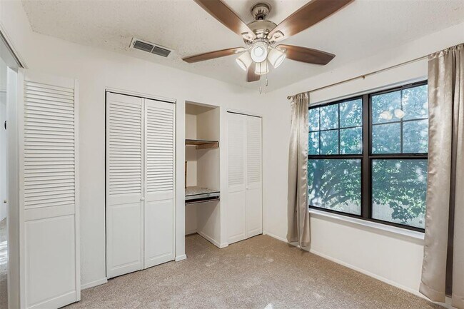 Building Photo - 9507 Quail Village Ln