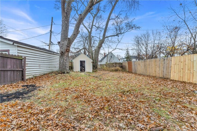 Building Photo - 3811 Highland Rd