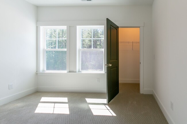 Building Photo - Stunning home in The Parks at Meadowview!
