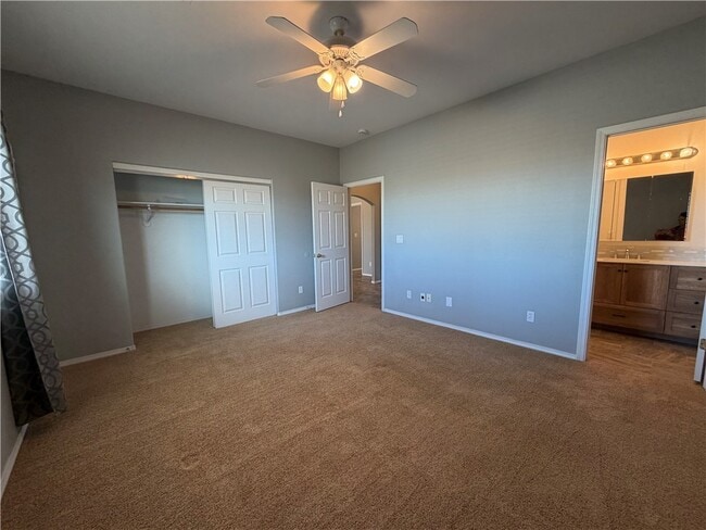 Building Photo - 1903 E La Entrada Pl