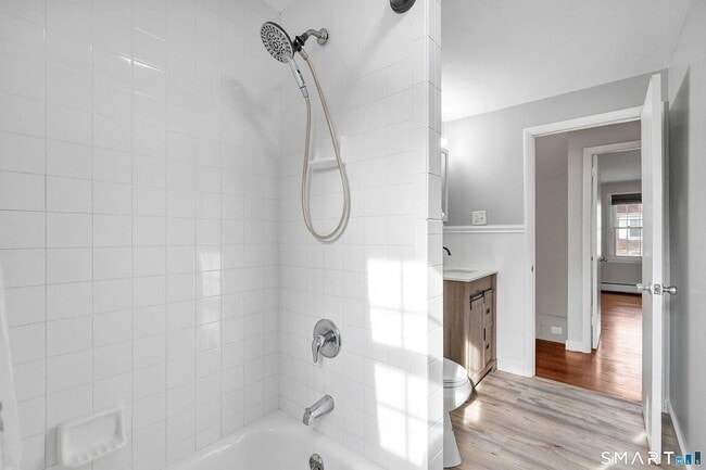 Building Photo - 249 Sunnyridge Ave