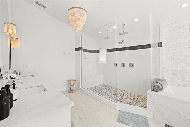 Building Photo - 3001 Jasmine Ct