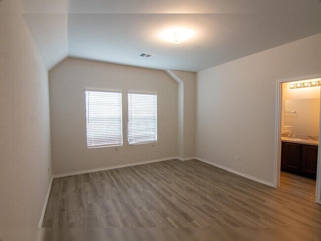 Building Photo - 3922 Richey Silver St