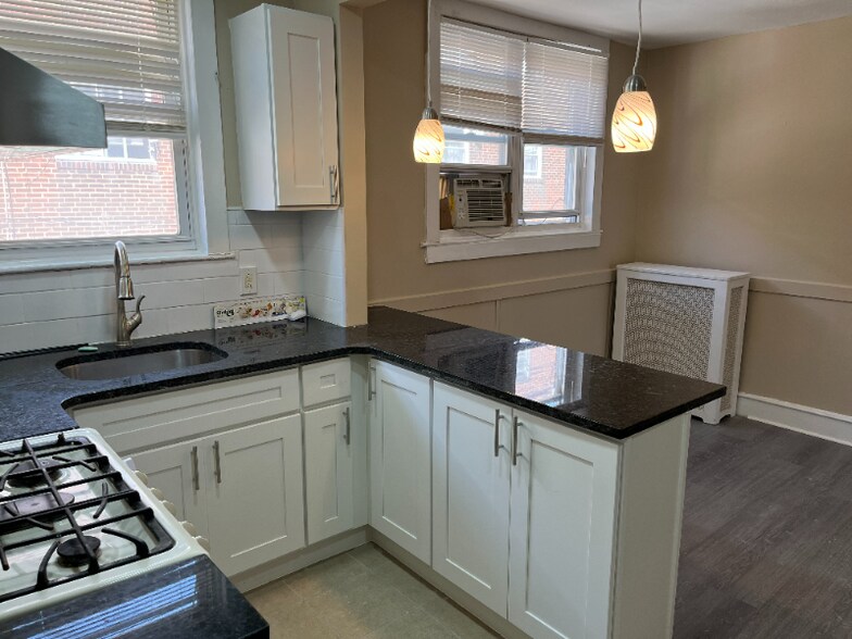 Building Photo - 1467 Lardner St